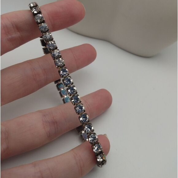 Lustrous shine sparkle luster stretch bracelet - Picture 1 of 3